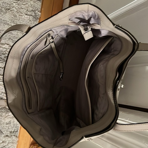 Michael Kors pocketbook and matching wallet - Picture 4 of 4